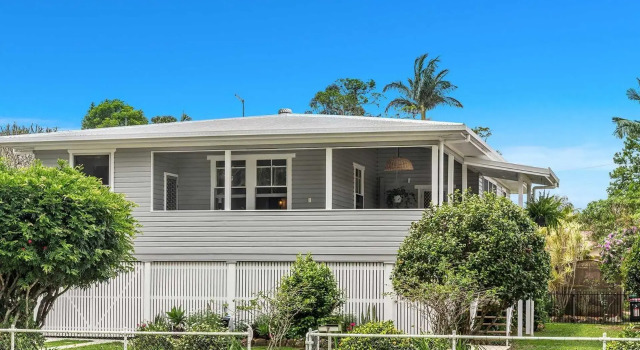 Mullum River House - waterfront heritage home, Забронировать Отель Малламбимби Byron Bay Hinterland