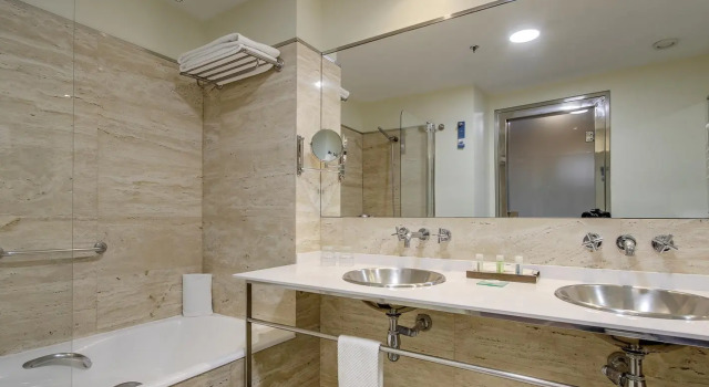 Номер Deluxe BAH Barcelona Airport Hotel