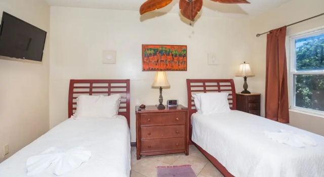Villa Del Playa Penthouse #5, Book Villa Sommerhuse i Roatan, Hytte