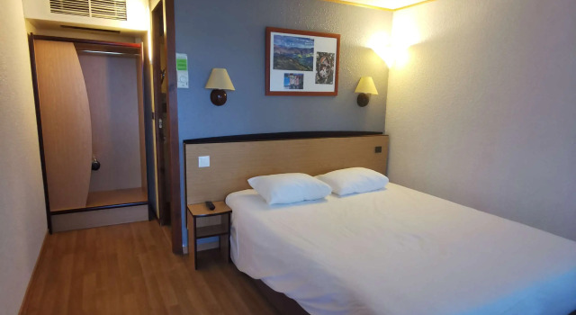 Двухместный номер Standard Hôtel Restaurant Campanile Aurillac