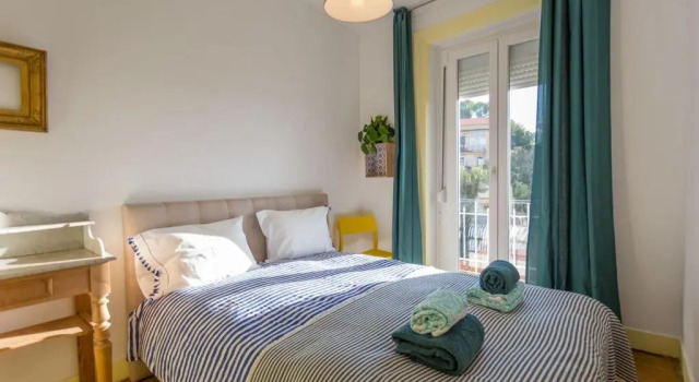 Charming flat with 2 bedrooms on Lisbon's 7th hill, Book Hotel Lisbon Region 