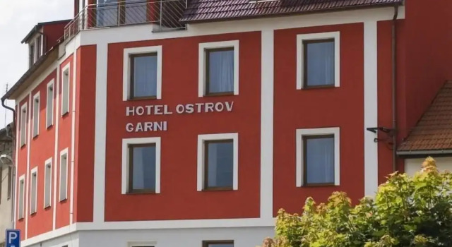 Hotel Ostrov Garni, Prenota Hotel Sadská Boemia centrale