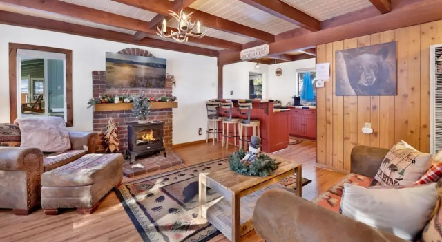 Storybook Cottage #2121 by Big Bear Vacations, Rezerwuj Dom wakacyjny Big Bear Lake Stany Zjednoczone