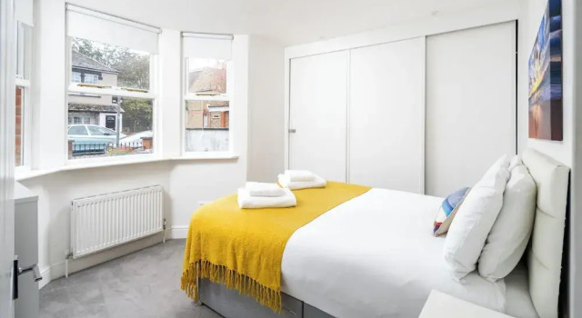 JOIVY 2-bed flat in West London, Забронировать Отель Лондон Большой Лондон, рядом с Парк «Бостон-Мэнор»