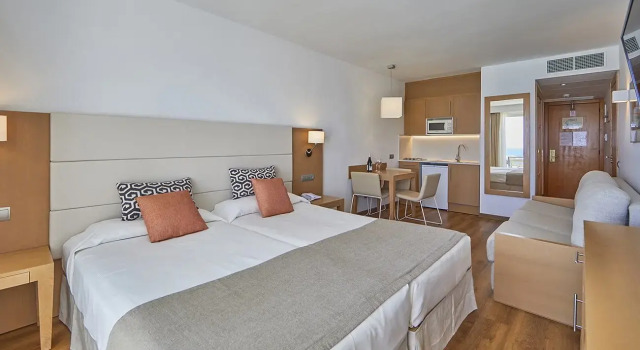 Студия Superior с видом на море Aparthotel Ponent Mar