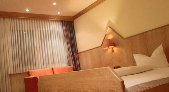Номер Comfort Central-Hotel