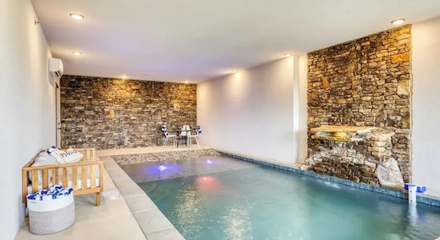 Коттедж 2 Homes Firefly Trail Way by Avantstay Sleeps 28, Indoor Pool + Hot Tub + Movie Theater & Game Room
