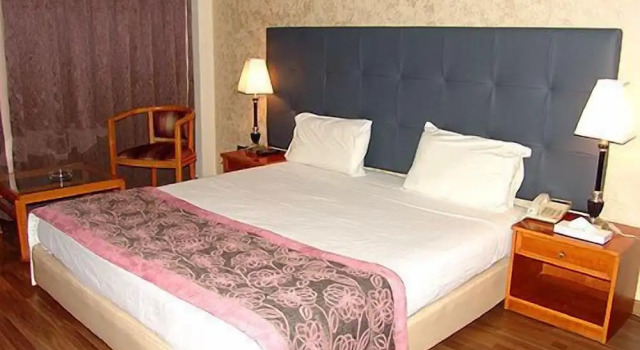 Одноместный номер Standard с балконом и с видом на город Charles Hotel