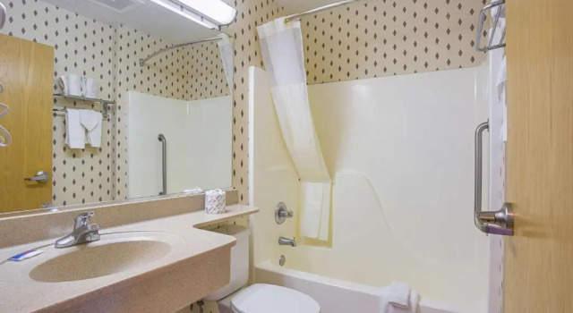 Четырёхместный номер Standard Motel 6-Bernalillo, NM