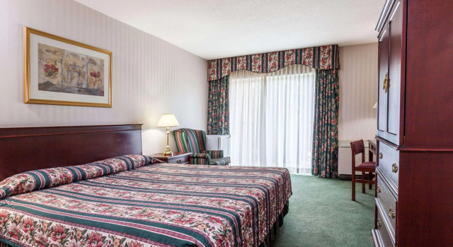 Knights Inn Toronto East