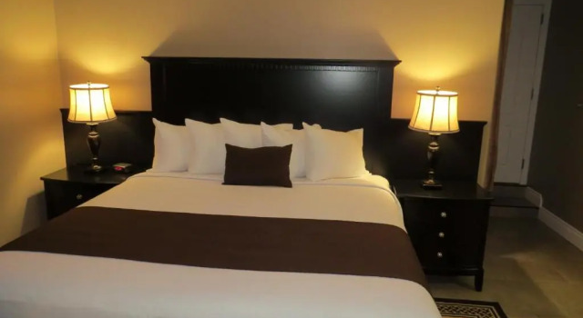 Полулюкс Dockside Suites