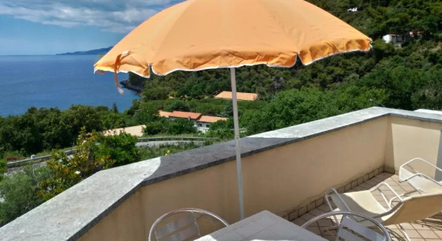 Apartment Bed & Breakfast Laino