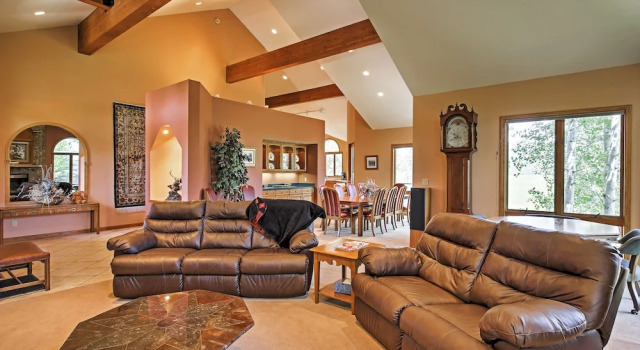 Spacious Home W/mtn Views, 2Mi to Steamboat Resort, Забронировать Курортный отель Стимбот-Спрингс Колорадо, рядом с Steamboat Powdercats