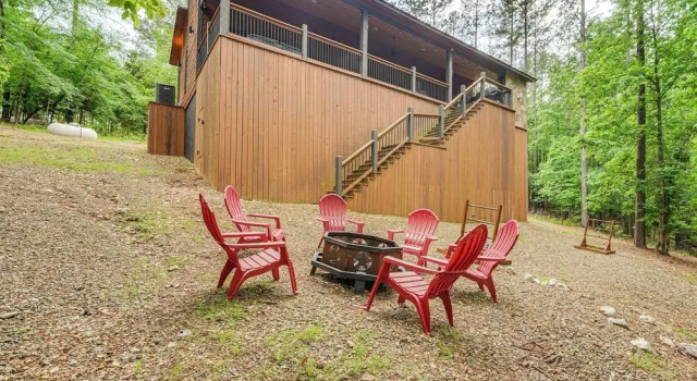 Коттедж Modern, Luxe Cabin in Broken Bow w/ Hot Tub!