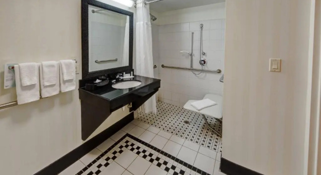 Четырёхместный номер Standard Fairfield Inn and Suites by Marriott Naples