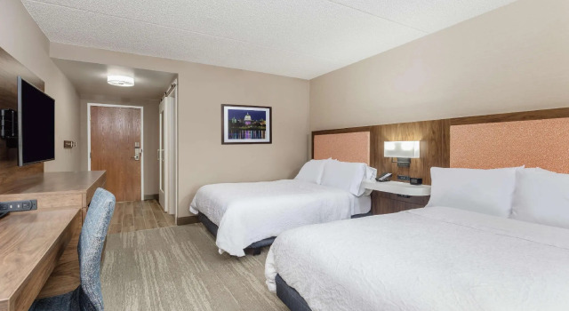 Четырёхместный номер Standard Hampton Inn Harrisburg-East/Hershey