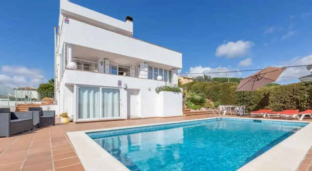 Villa Nuri in Blanes, Забронировать Вилла Отели в центре Бланес, в центре