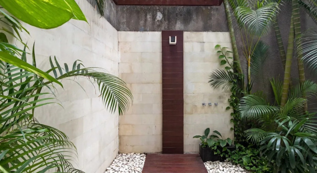 Вилла с 4 комнатами Villa Rubina - Luxury Pool Villa in Batu Belig Next to the Beach
