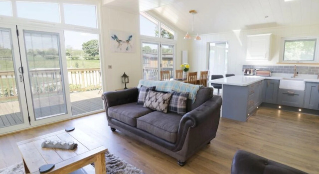 Squirrel Lodge, Varaa Lomakoti Mökit kohteessa Merseyside, Mökki