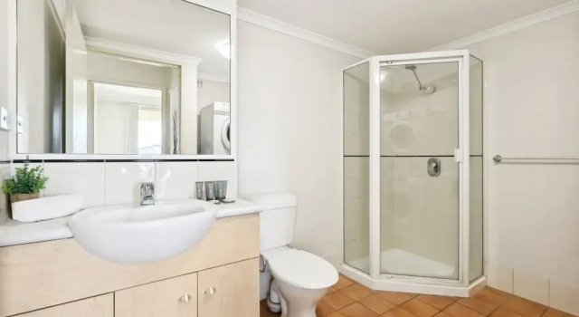 Inner-city 1-bed With Pool & Spa, Забронировать Курортный отель Курортные отели Брисбна, рядом с Объединяющая церковь на улице Альберта, Курортный отель