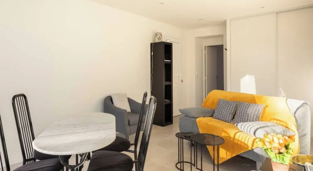 Dify Stoppa - Parilly, Rezerwuj Apartament Hotele w Rhône z parkingiem, Parking