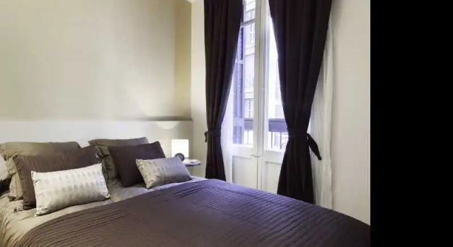 Home Around Gracia Apartments, Забронировать Апартаменты/квартира Грасиа Барселона, рядом с Jove Regina Theatre