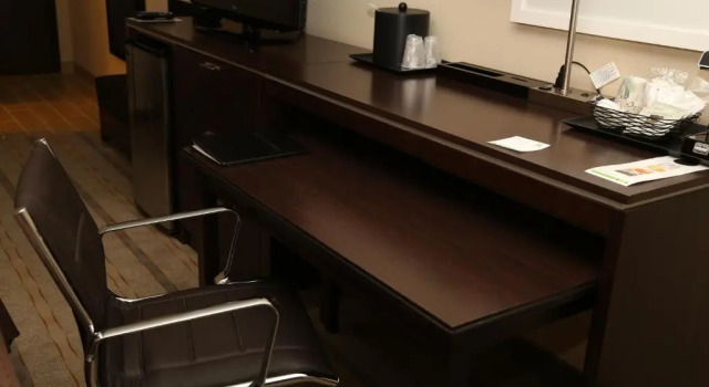 Четырёхместный номер Standard Holiday Inn Charlotte Airport by IHG