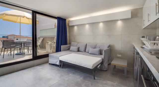 Gevoni Deluxe Suites, Забронировать Отель Отели Айия-Напа с парковкой, рядом с Набережная Айя-Напа, Парковка