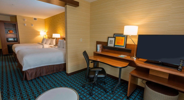 Четырёхместный люкс Fairfield Inn & Suites by Marriott Geneva Finger Lakes