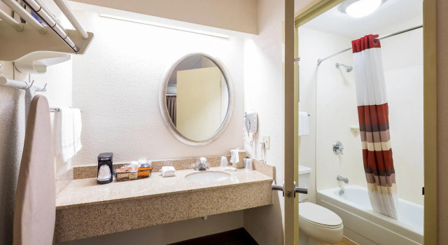 Четырёхместный номер Standard Red Roof Inn Parsippany
