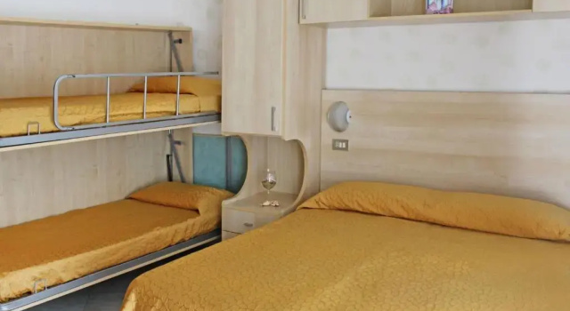 Четырёхместный номер Standard Hotel Flora