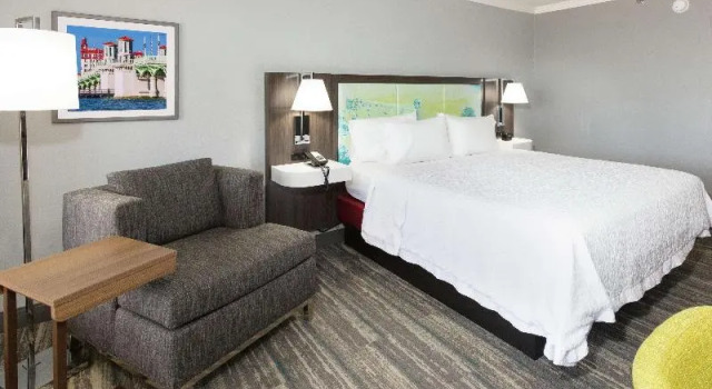 Двухместный номер Standard с балконом и с видом на бассейн Hampton Inn Saint Augustine Beach