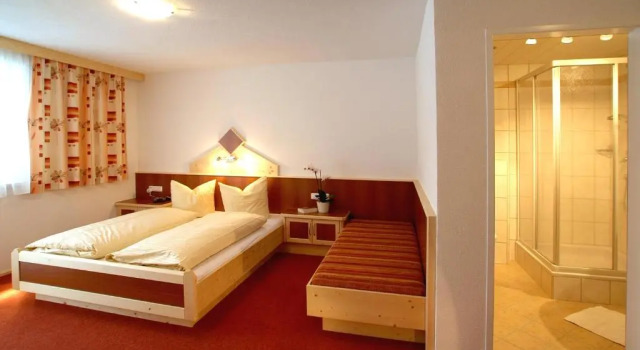 Apart la Montagnia, Rezerwuj Hotel Hotele w Tyrol z parkingiem, Parking