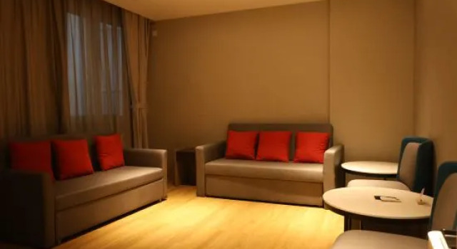 Люкс Homeinn Ease Hotel (Yantai University)