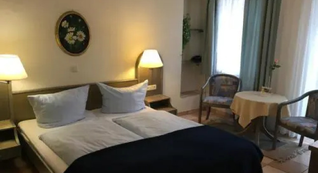 Hotel Springiersbacher-Hof, Забронировать Отель Трабен-Трарбах Мозель - Германия