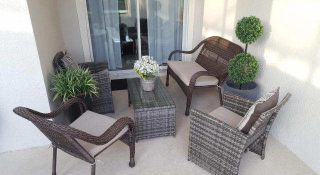 4 Bedroom Private Lakefront Town Home at Storey Lake near Disney World Parks, Забронировать Отель Отели Диснейуорлд Орландо с парковкой, Парковка