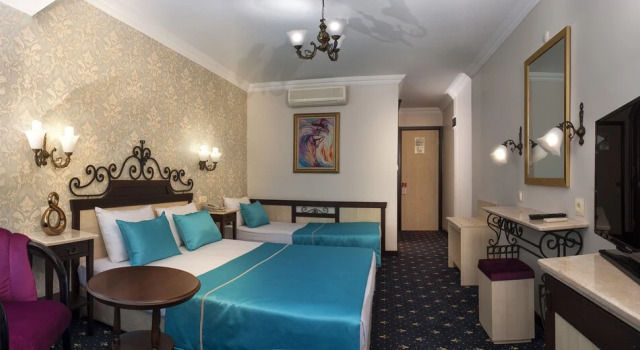 Трёхместный номер Standard c 1 комнатой Asmira Royal Hotel