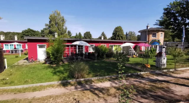 Бунгало c 1 комнатой с видом на сад Bungalows am Grimnitzsee