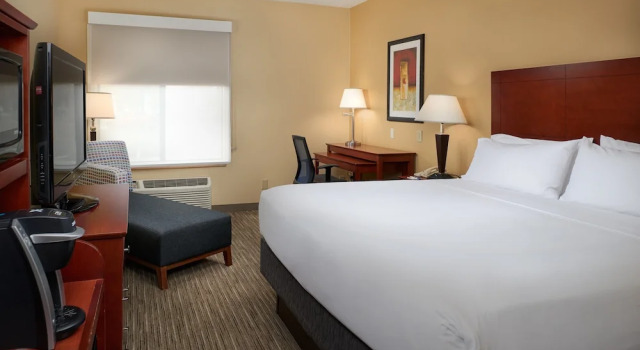 Люкс с 2 комнатами Holiday Inn Express Hotel & Suites Anniston/Oxford by IHG