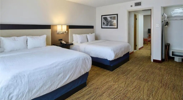 Четырёхместный номер Standard Wyndham El Paso Airport and Water Park