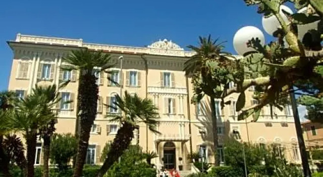 Hotel Paradiso, Забронировать Отель Отели в центре Диано-Марина, в центре