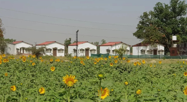 Living Green Farms, Забронировать Отель Отели Найни с парковкой, Парковка