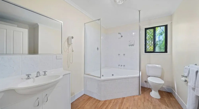 Апартаменты Executive Emerald Motel Apartments