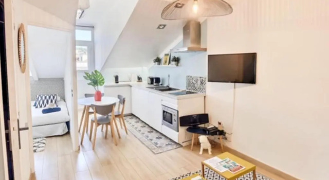 Апартаменты Charming 1 Bedroom Apartment Center