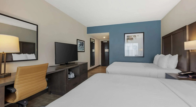 Четырёхместный номер Standard Comfort Inn & Suites Miami International Airport