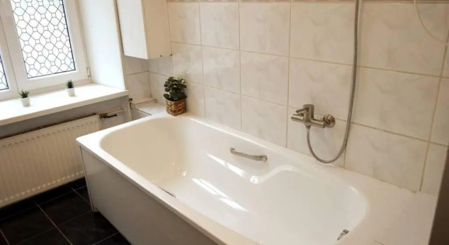 Апартаменты Unique Spacious Classic 3bedroom Midtown Apartment ! FREE parking ! BILLIARD room !