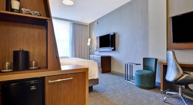 Четырёхместный люкс Courtyard by Marriott Jackson Madison