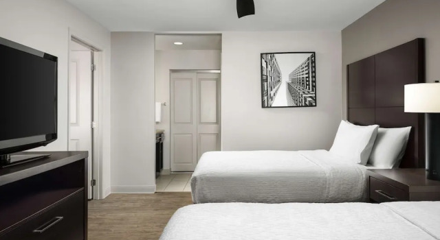Четырёхместный люкс Mobility / Hearing Access Homewood Suites by Hilton Carle Place - Garden City, NY