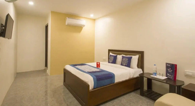 Sree Chandana Hotel by OYO Rooms, Rezerwuj Hotel Upal 