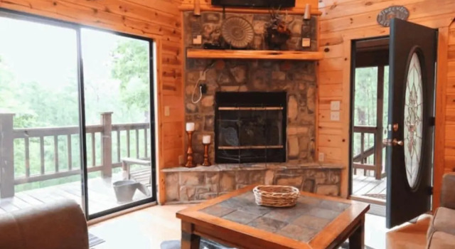 Ridgeview Retreat Seclude Cabin Includes Wifi, Cable, and Charcoal Grill by Redawning, Prenota Casa vacanze Broken Bow Oklahoma
